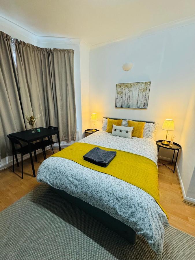 2 Bedrooms House Near Central London Exterior foto