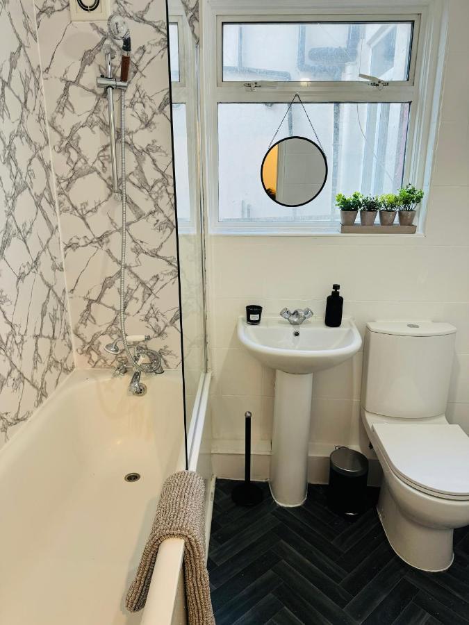 2 Bedrooms House Near Central London Exterior foto