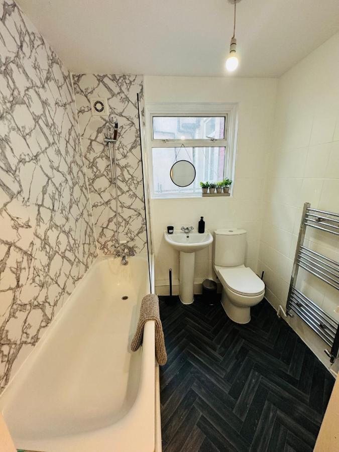 2 Bedrooms House Near Central London Exterior foto